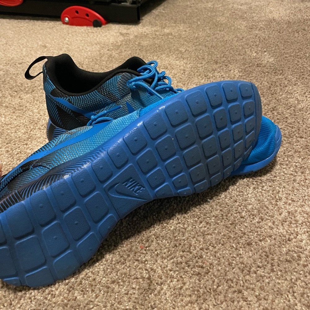 Nike - Picture 3 of 3